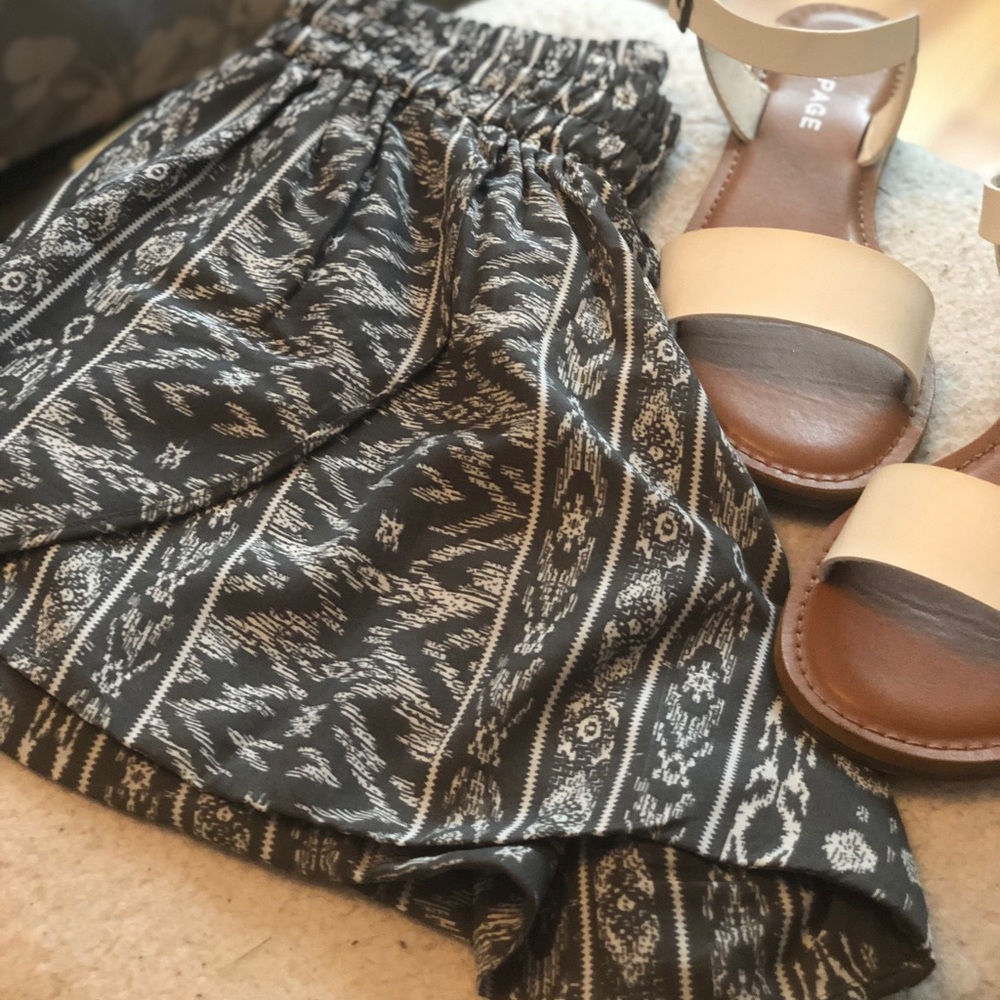 Patterned stretch silk shorts!